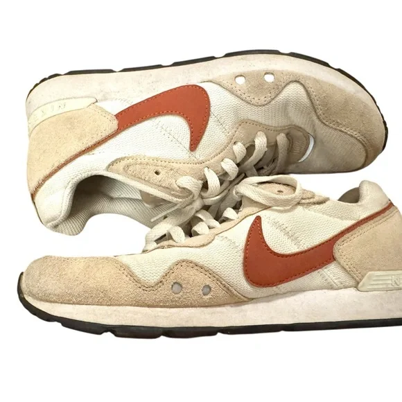 Nike Venture Runner Retro Sneakers Women Size 8 Cream Orange athletic casual - Picture 7 of 9